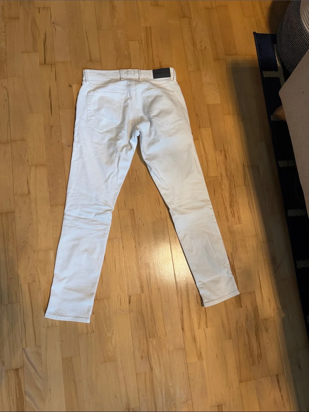 Michael Kors Men’s White Slim Fit Jeans – Size 30/32